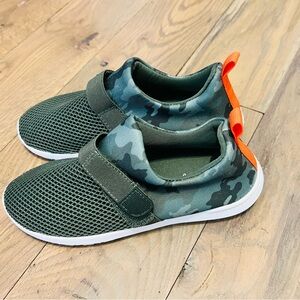 Kids Camouflage Slip-On Sneakers/water shoes with Orange Pull Tab